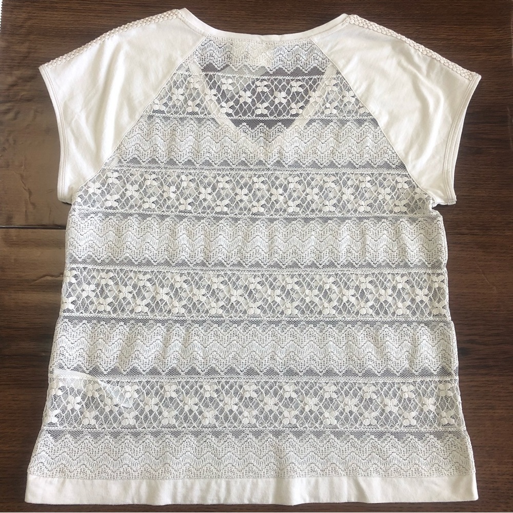 CHICO’S Women’s Beige V-Neck Short Sleeve Lace Blouse Size 2
NWT